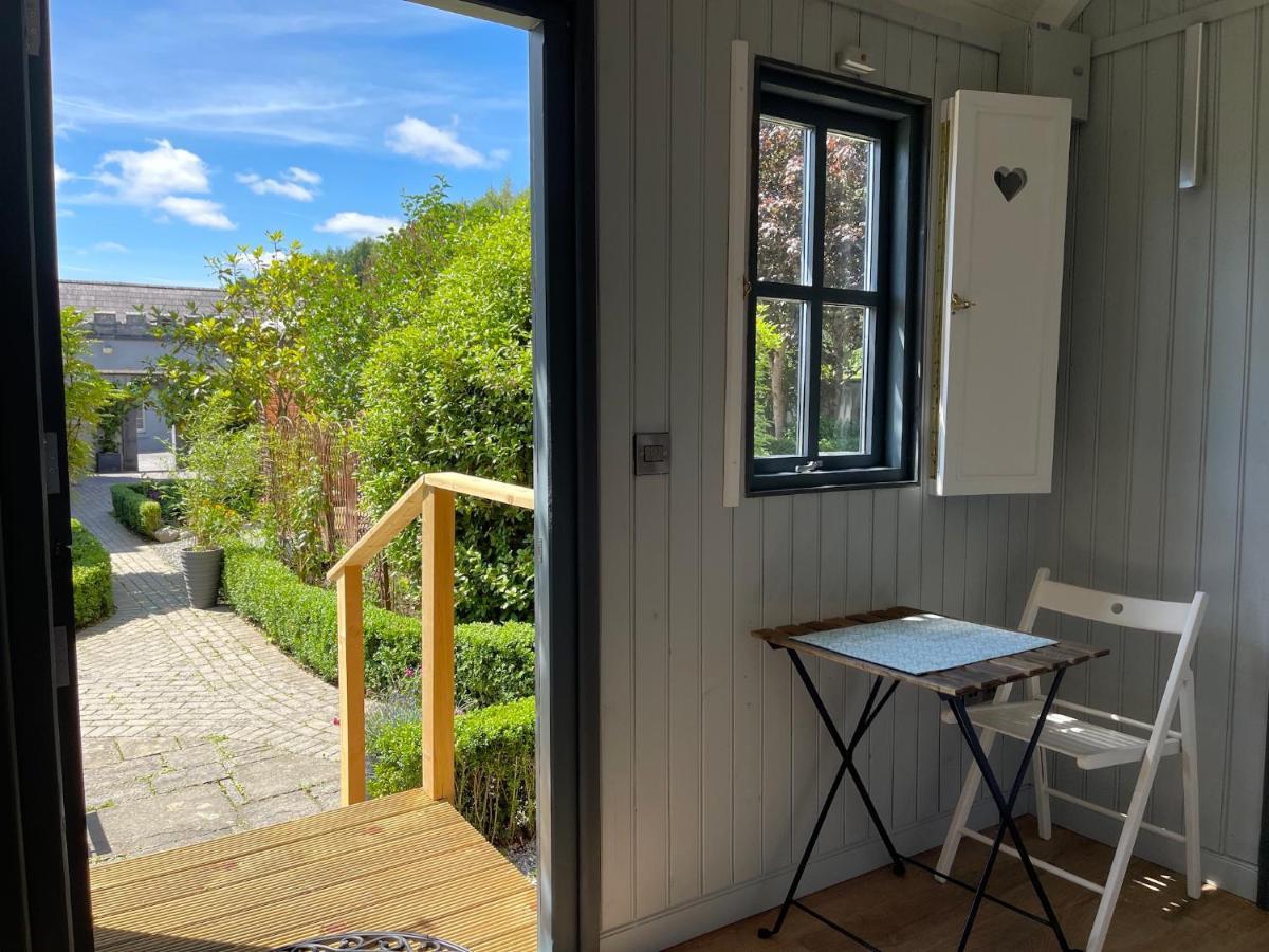 Lilac Hut Shepherds Hut Килкени Екстериор снимка